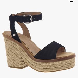 UGG Laynce sandal